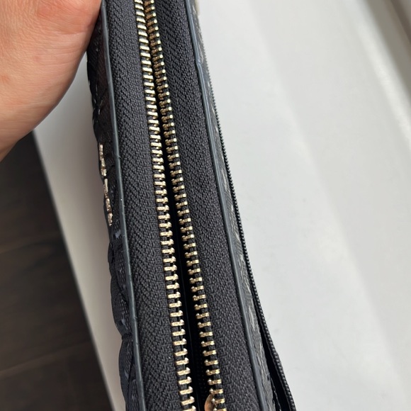 Guess Embossed Black Wallet - Picture 4 of 7